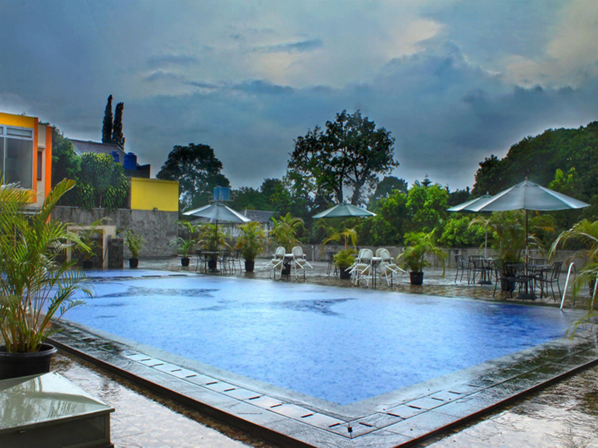Collection O 295 Grha Ciumbuleuit Guest House Bandung Luaran gambar